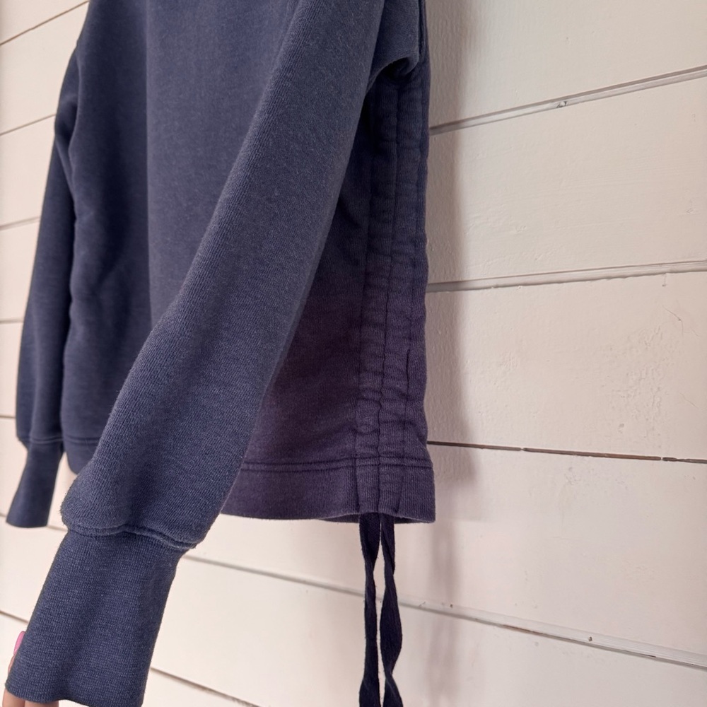 Aerie Ruched Side hoodie in navy blue. Size: XSmall - Picture 5 of 12
